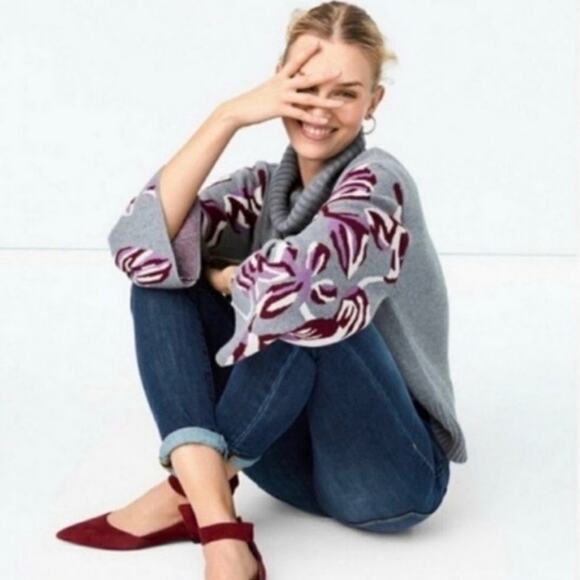 CAbi Eden Pullover Turtleneck Sweater Sz Small EUC Floral Bell Sleeves Gray 3704 - Picture 5 of 12